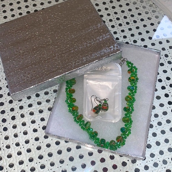 (3 for $30) Necklace & Earrings Set 💚 - Picture 5 of 7